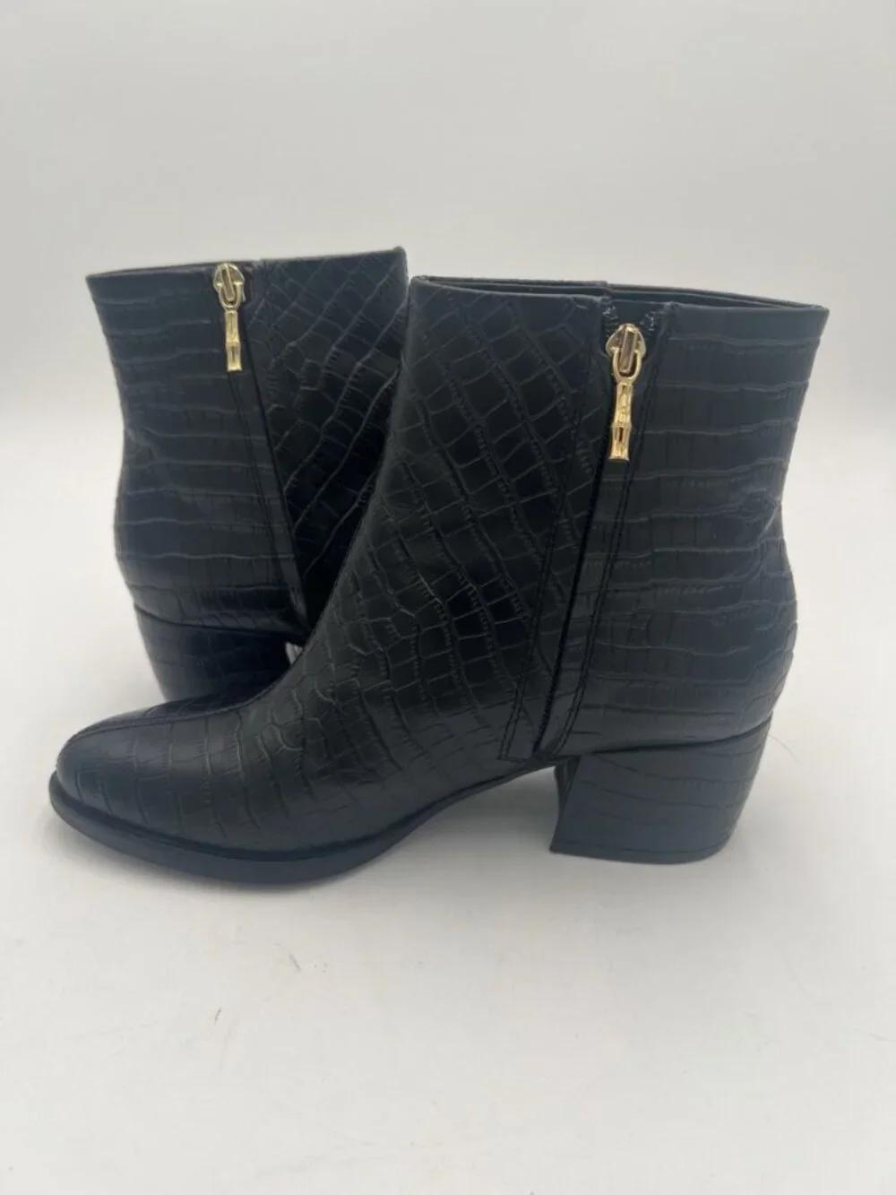 J McLaughlin Women’s 7.5 Black Croc Embossed Leather Ankle Boots Side Zip